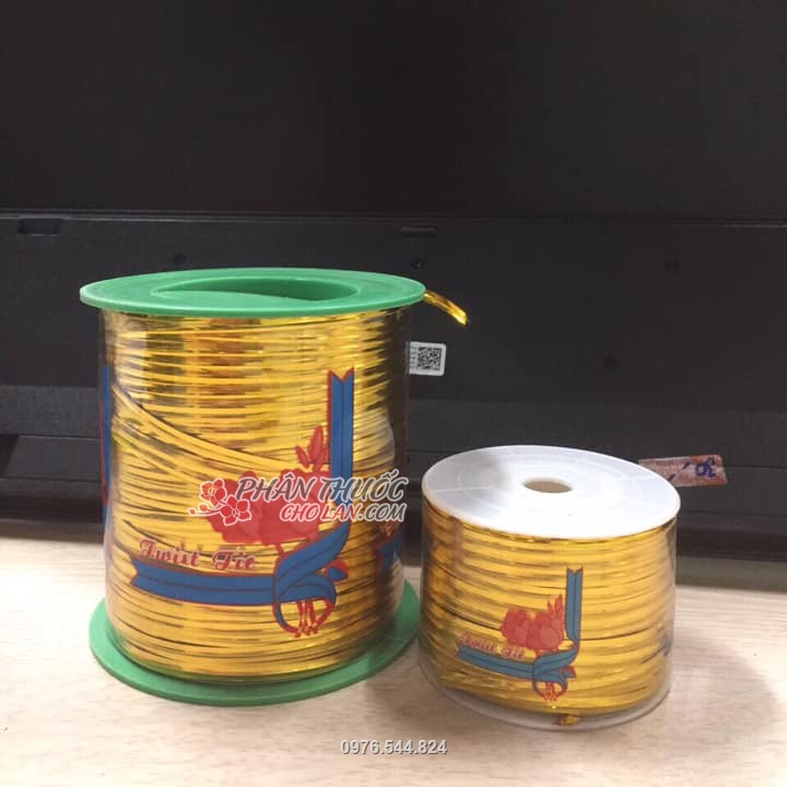 Ngoài cuộn nhỏ cty còn cung cấp dây kim tuyến cuộn to có chiều dài khoảng 300m tiện lợi